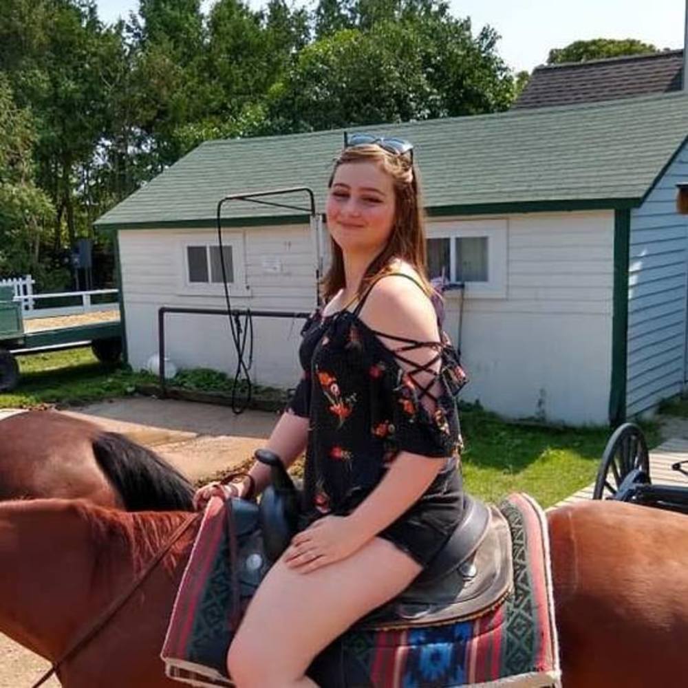 Meet your Posher, Kendra